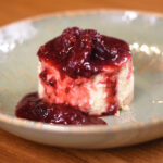 Cheesecake com calda de frutas vermelhas - (24H)